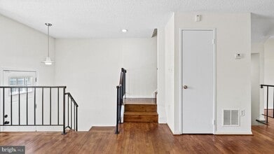 8903 Waites Way in Lorton, VA - Building Photo - Building Photo