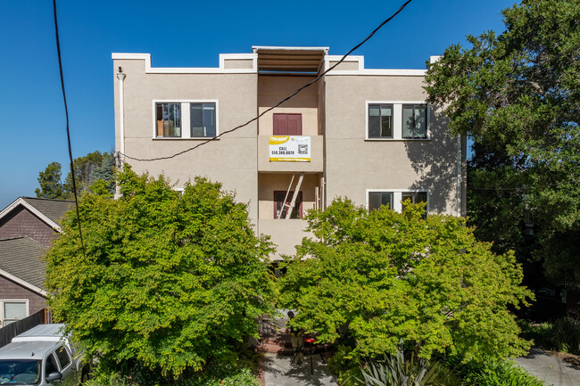 2620 Hillegass Ave. in Berkeley, CA - Foto de edificio - Building Photo