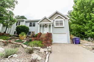 912 Connecticut Ave in Manhattan, KS - Building Photo