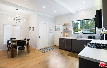 823 N Harper Ave in Los Angeles, CA - Building Photo - Building Photo