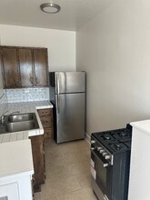 1922 Highland Ave in Los Angeles, CA - Building Photo - Building Photo