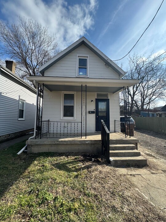 5622 Helen St in Cincinnati, OH - Building Photo