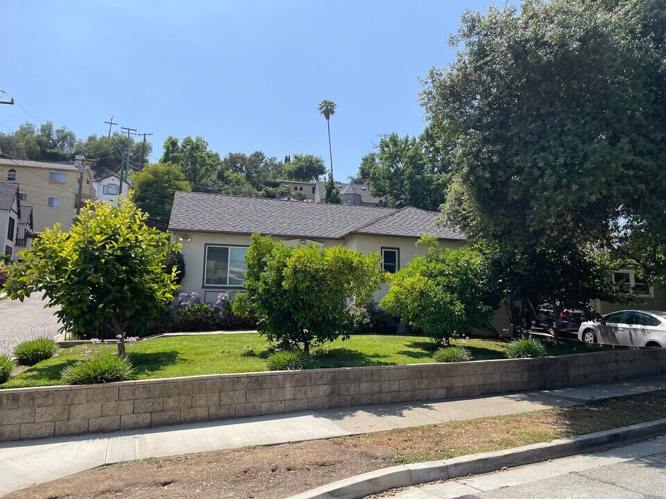 1933 Meridian Ave in South Pasadena, CA - Building Photo