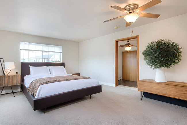 Aspenwood Glen Senior Apartments in Milwaukee, WI - Foto de edificio - Building Photo