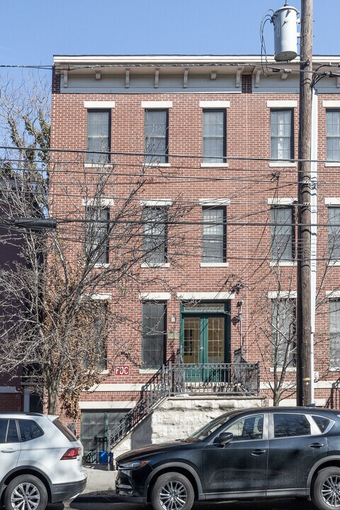 250 6th St in Jersey City, NJ - Building Photo