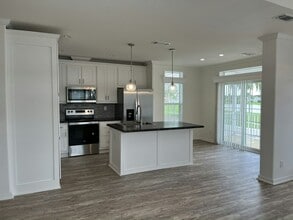 737 Pirates Rest Rd in North Fort Myers, FL - Building Photo - Building Photo