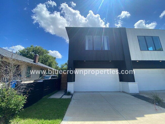 property at 807 S Glasgow Dr