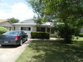 7842 Overridge Dr in Dallas, TX - Building Photo