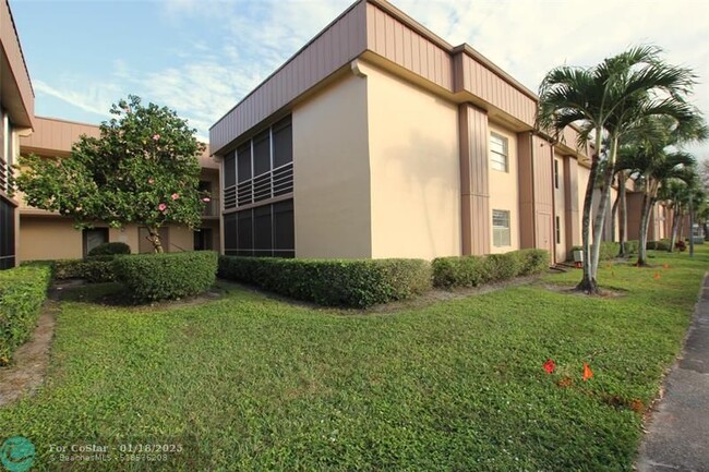 250 Capri F-Unit -250 in Delray Beach, FL - Foto de edificio - Building Photo