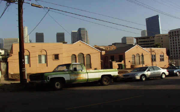 508 Columbia Ave in Los Angeles, CA - Building Photo