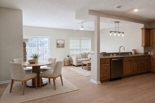 7819 W 158th Ct in Overland Park, KS - Building Photo