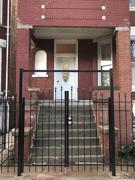 2439 S Millard Ave in Chicago, IL - Building Photo