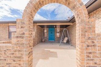 Charming 3 Bedroom 2 Bathroom - Spacious & Fenced Backyard in Alamogordo, NM - Building Photo - Building Photo