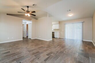206 Howard Ct in Mascotte, FL - Building Photo - Building Photo