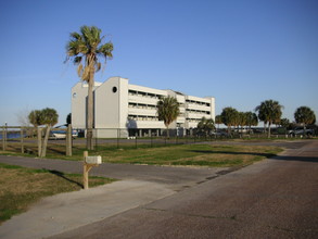 Pleasure Island Condos in Port Arthur, TX - Foto de edificio - Building Photo