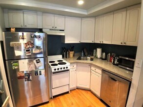 10 Mount Vernon Sq, Unit 1 in Boston, MA - Building Photo - Building Photo