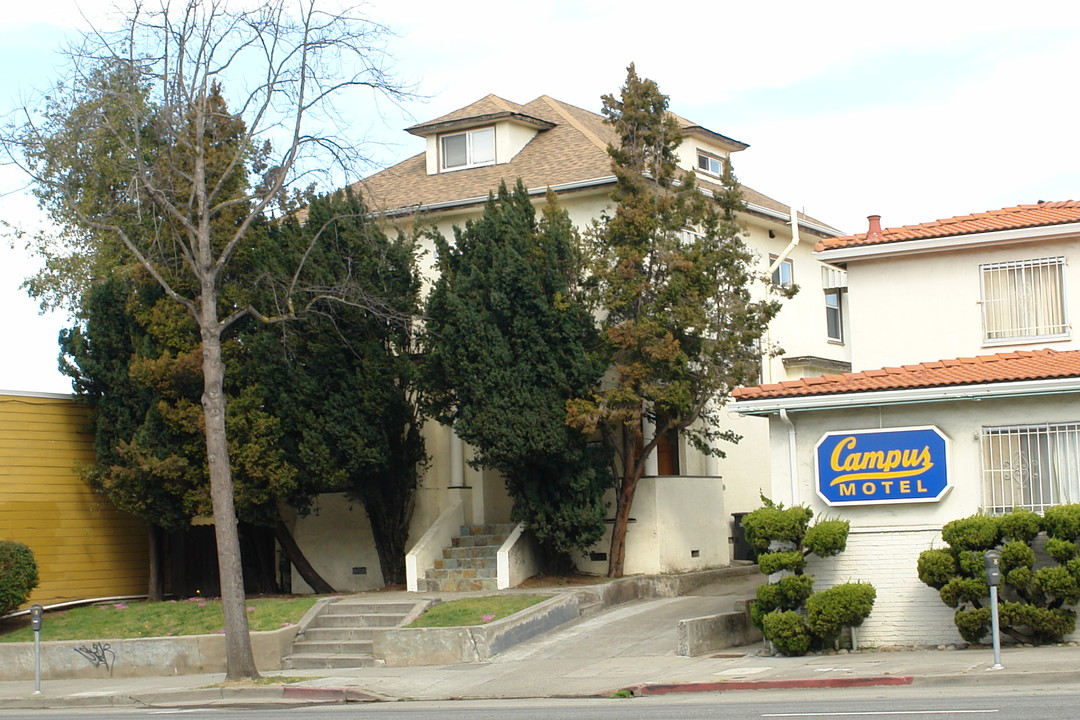 1617 University Ave in Berkeley, CA - Foto de edificio