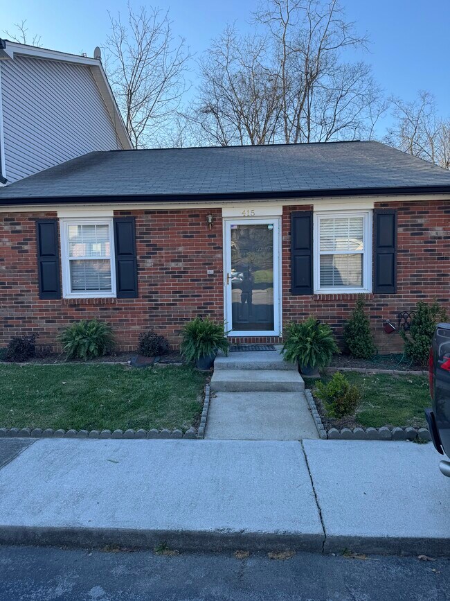 415 Amanda Cir, Unit 415 Amanda Circle in Knoxville, TN - Foto de edificio - Building Photo