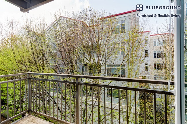 10333 Main St in Bellevue, WA - Building Photo - Building Photo