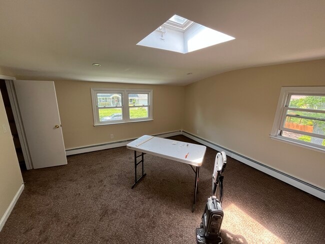 615 Floral Pl, Unit 2 in Babylon, NY - Building Photo - Building Photo