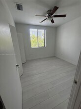 879 E 24th St, Unit 403 in Hialeah, FL - Building Photo - Building Photo