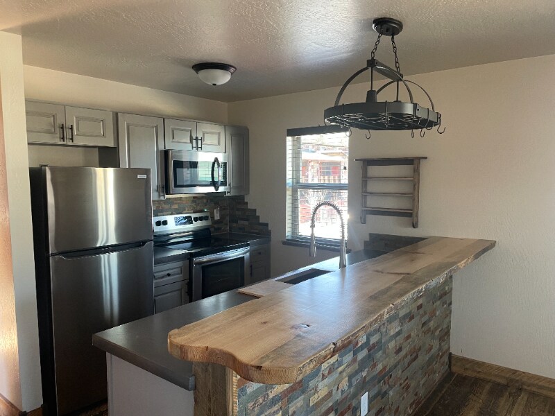 6240-6243 Three Needles Ln in Lolo, MT - Building Photo