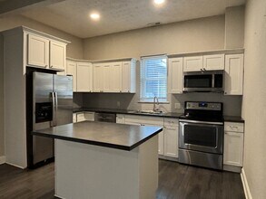 229 S Summit St in Indianapolis, IN - Building Photo - Building Photo