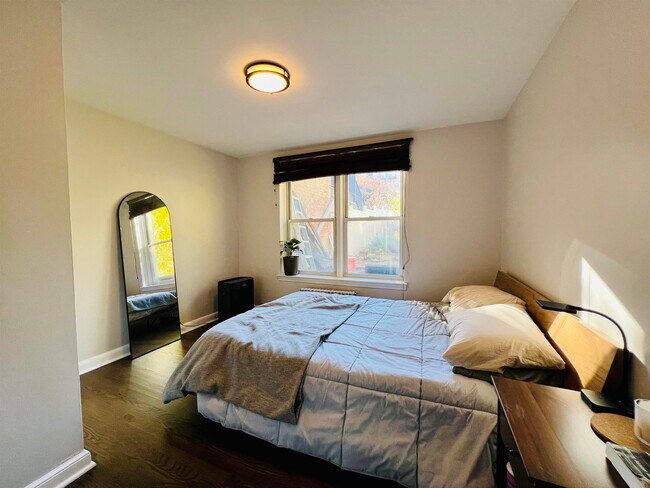 221 Pavonia Ave in Jersey City, NJ - Building Photo - Building Photo