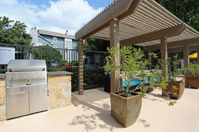 SoNA Apartments in Austin, TX - Building Photo - Building Photo