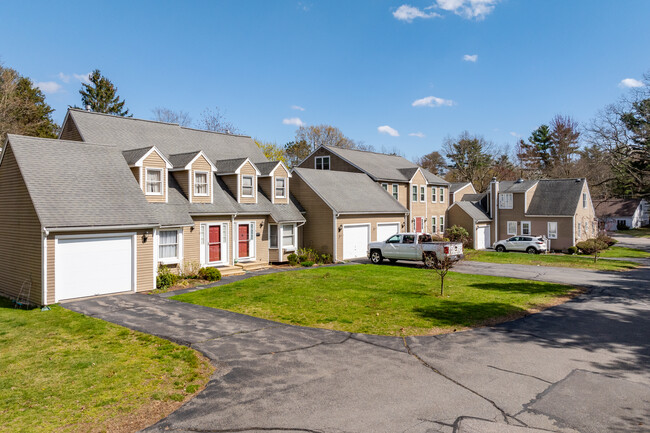 White Oaks Condominiums in Foxboro, MA - Building Photo - Building Photo