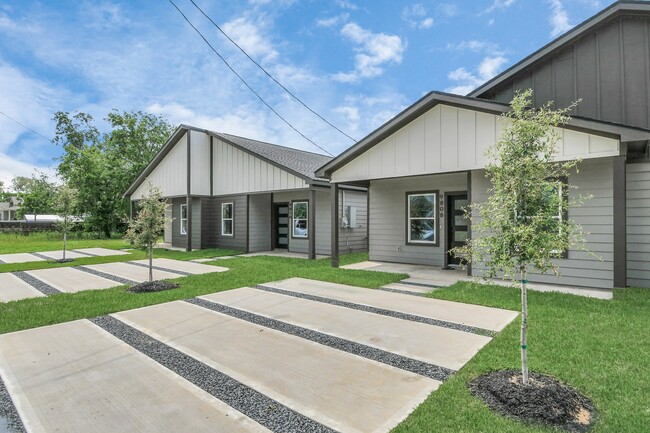 9806 Nedwald St in Houston, TX - Building Photo - Building Photo