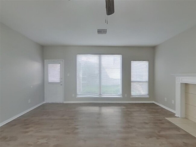 9943 Tulip St in Conroe, TX - Building Photo - Building Photo