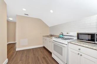 13 Boston St, Unit 3 in Lynn, MA - Building Photo - Building Photo