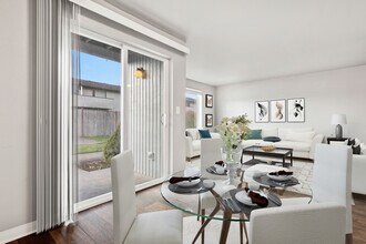 Salmon Creek Apartments in Sumner, WA - Building Photo - Building Photo