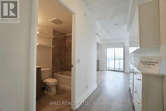 56-1056 Annie Craig Dr in Toronto, ON - Building Photo - Building Photo