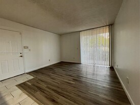 3985 W McNab Rd in Pompano Beach, FL - Building Photo