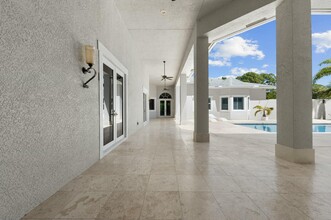 15503 Temple Blvd in Westlake, FL - Foto de edificio - Building Photo