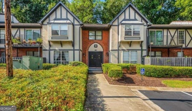 property at 6851 Roswell Rd
