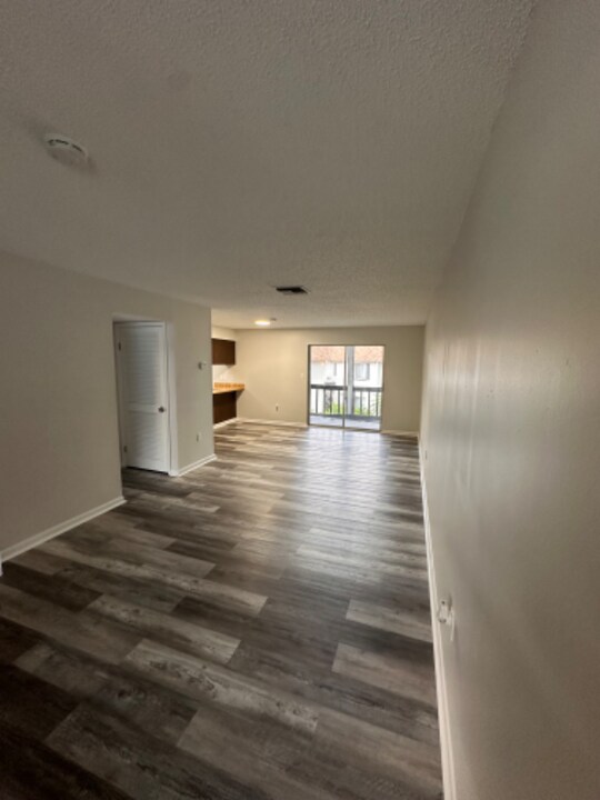 9210 N Connechusett Rd in Tampa, FL - Building Photo