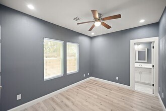 2110 Oatfield Dr in Houston, TX - Building Photo - Building Photo