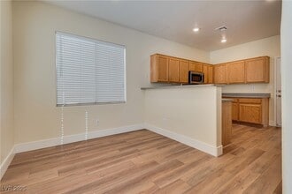 8079 Duneville St in Las Vegas, NV - Building Photo - Building Photo