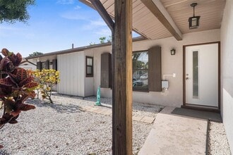818 Southern Pine Ln in Sarasota, FL - Building Photo - Building Photo