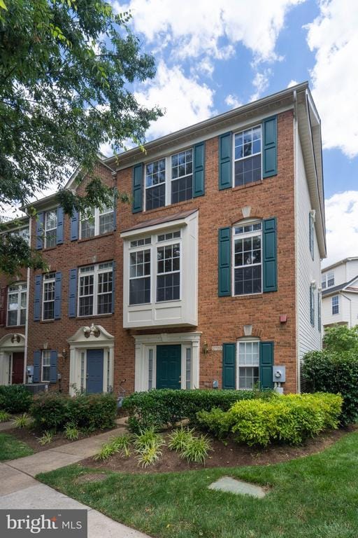 property at 2739 Manhattan Pl