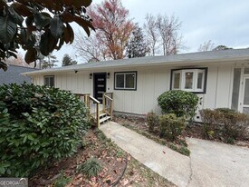 42 W Belle Isle Rd NE in Atlanta, GA - Building Photo