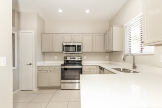 1750 W Union Hills Dr in Phoenix, AZ - Building Photo - Building Photo
