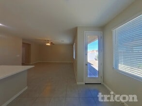 1349 N Parkcrest in Mesa, AZ - Foto de edificio - Building Photo