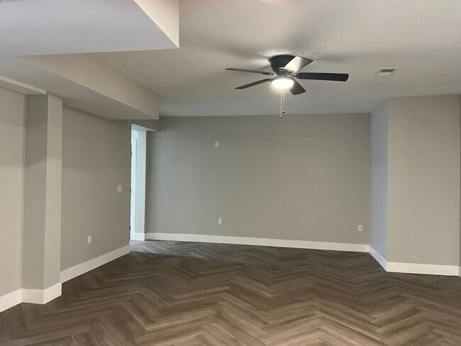 649 Emlin St in Pittsburgh, PA - Building Photo - Building Photo