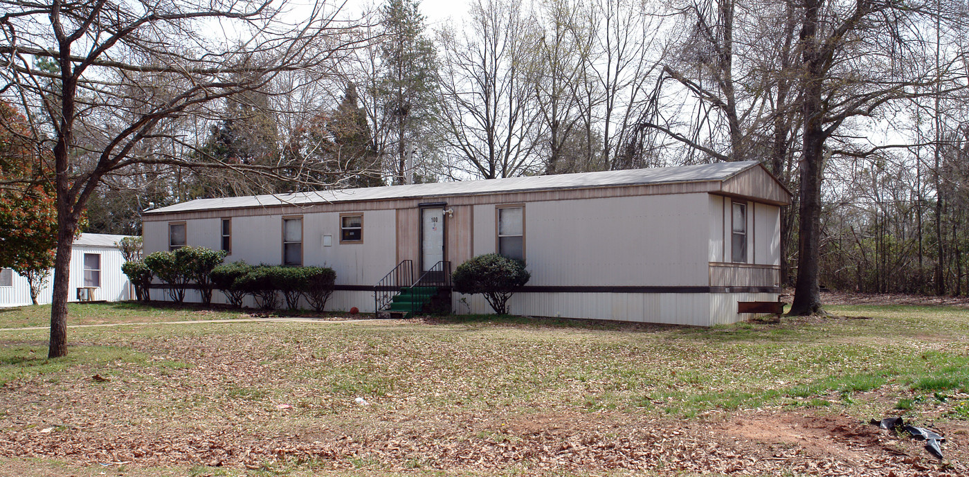 100 Old Cedar Rock Rd in Easley, SC - Building Photo