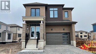 86 Canvas Crescent in Welland, ON - Building Photo