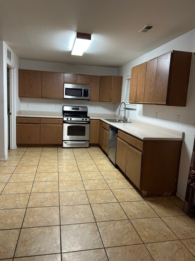 property at 1913 Mirror Ct